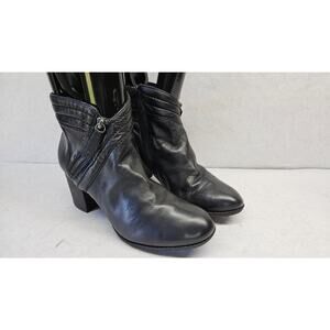 Clark's Black Zip Ankle Boots Womens Size 10M